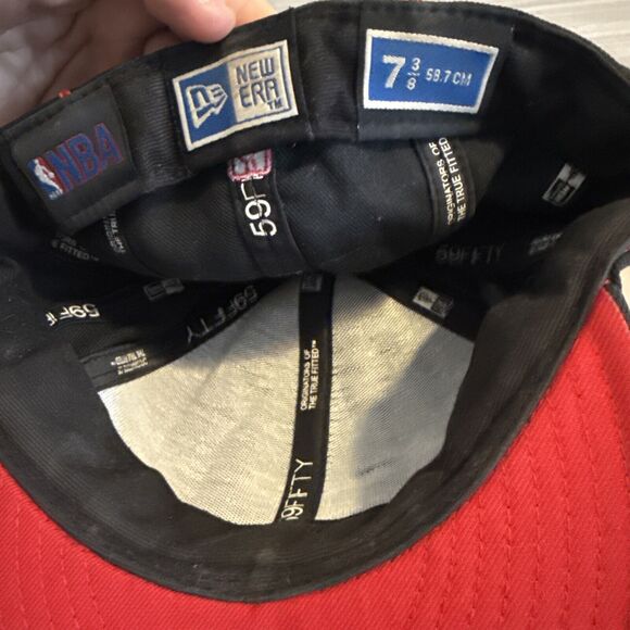 New Era Fitted Hat 5950 Black Red Stripped Chicago Bulls NBA 7 3/8 - Picture 8 of 8